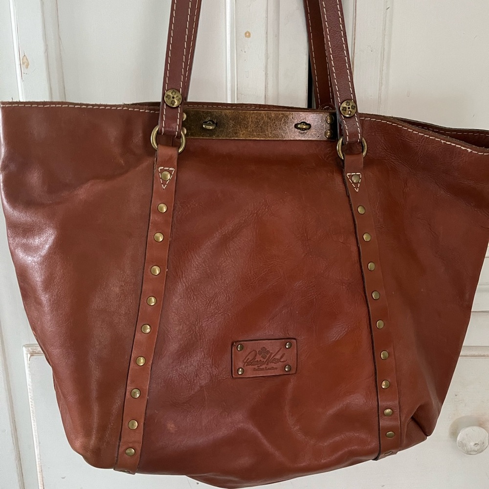 Patricia Nash Bienvenuto Tote. Gently used non-smoker. Dust cover included.
